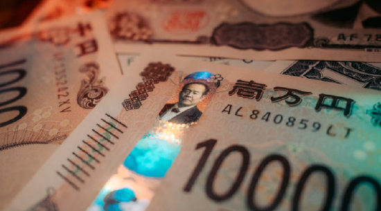 日元飙升至六个月高位，交易员密切留意干预信号